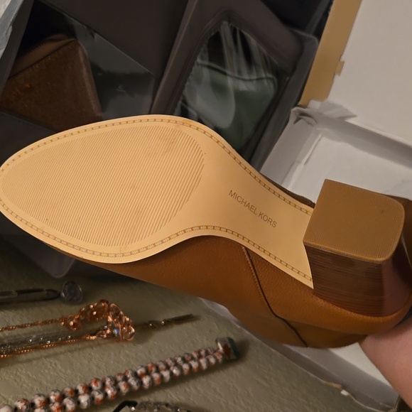 Michael Kors Britt Leather Ankle Booties Size 11 Luggage Color - Picture 12 of 12